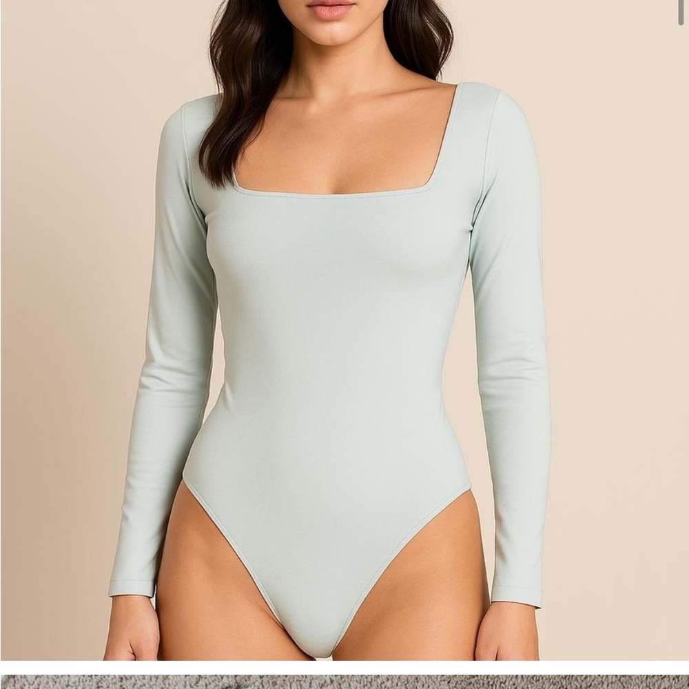 size xs aritzia babaton original contour square neck bodysuit